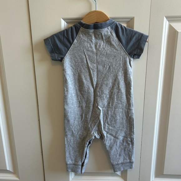 Carters romper size‎ 3/6 months - Picture 3 of 3